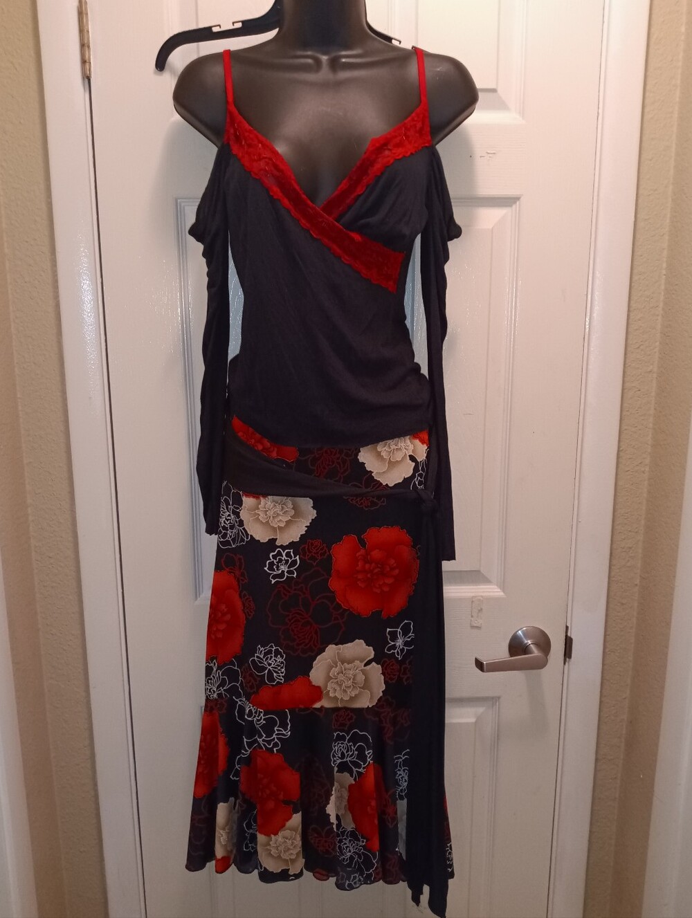 Top Skirt Cold Shoulder Black & Red Floral Two-Piece Dress Set